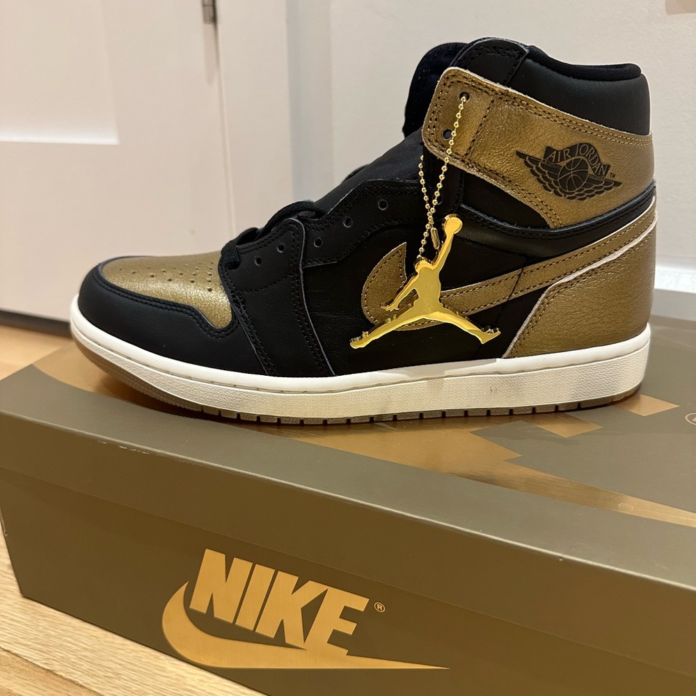 Jordan Retro 1 High OG - Gold and black - size 9 Men